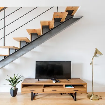 Bright 3br Flat W/ Ac In Center By Lovelystay Apartment *