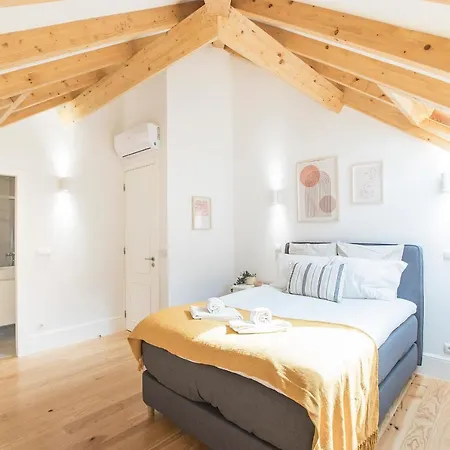 Bright 3br Flat W/ Ac In Center By Lovelystay *